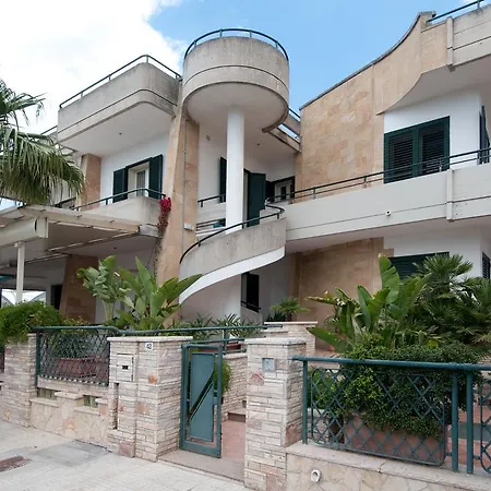 Lejlighed Martano Apartments